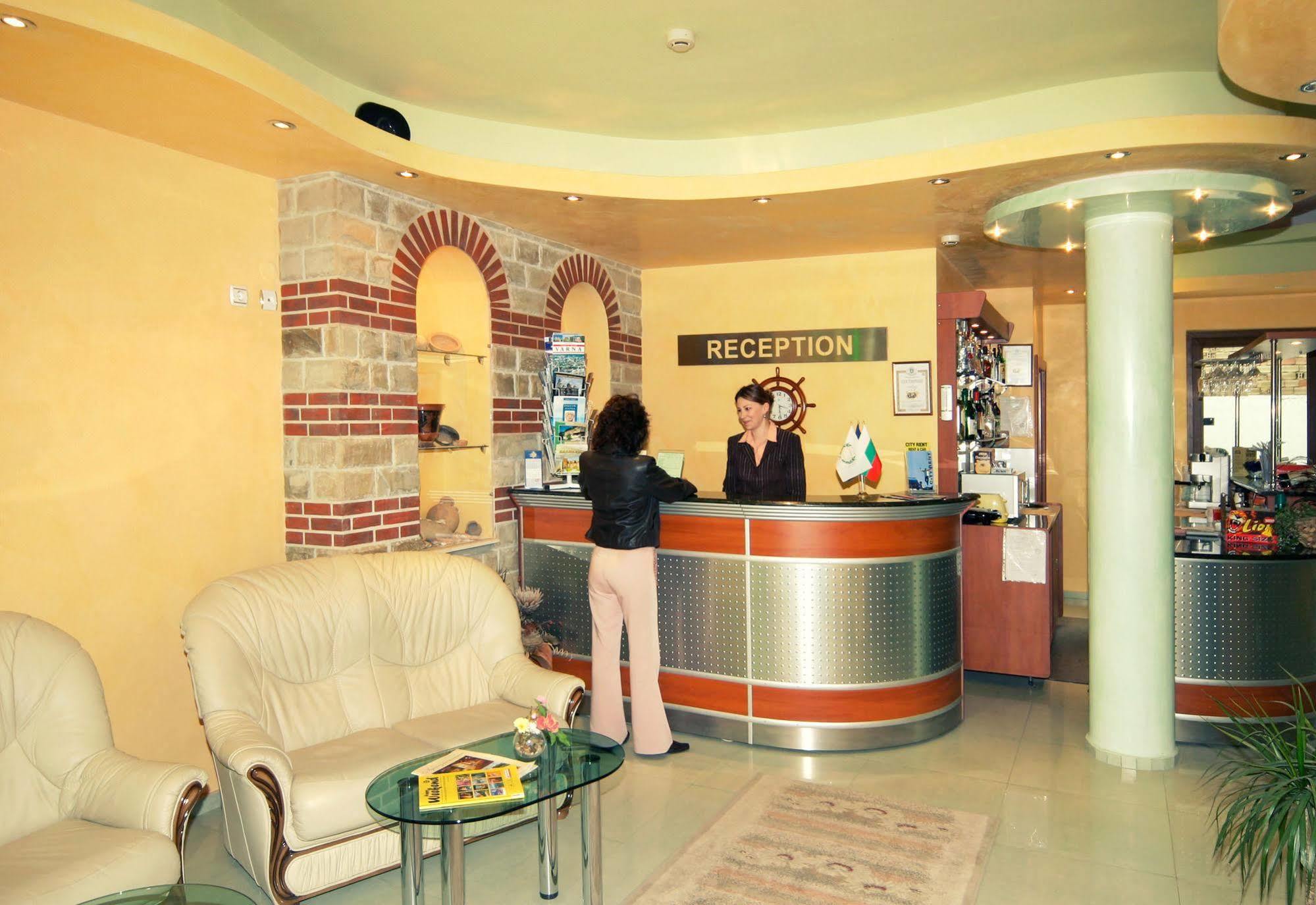Dionis Hotel Varna Buitenkant foto